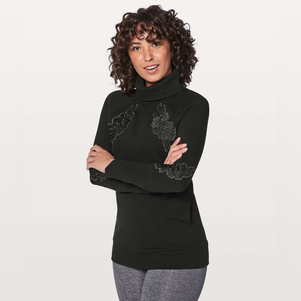 Lululemon Embroidered To You Tunic
Black size 8